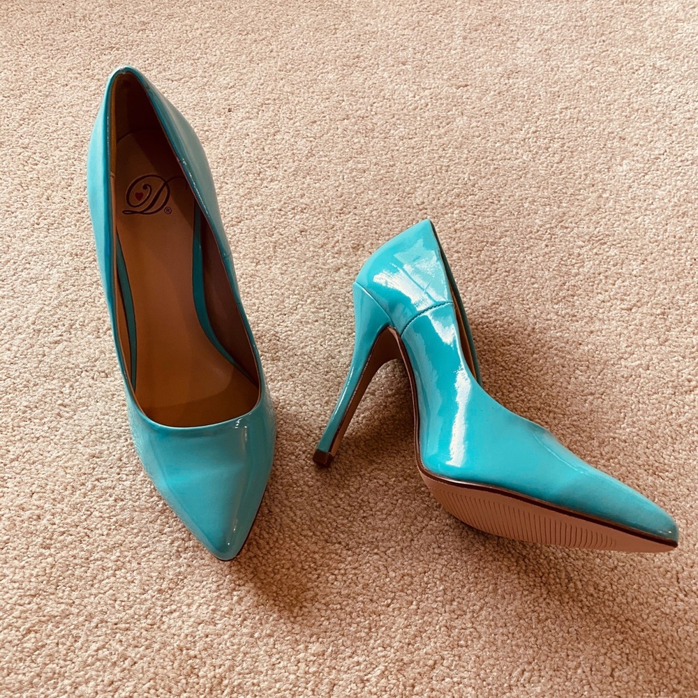 NWOB - Aqua “Tiffany Blue” Patent Heels size 5.5